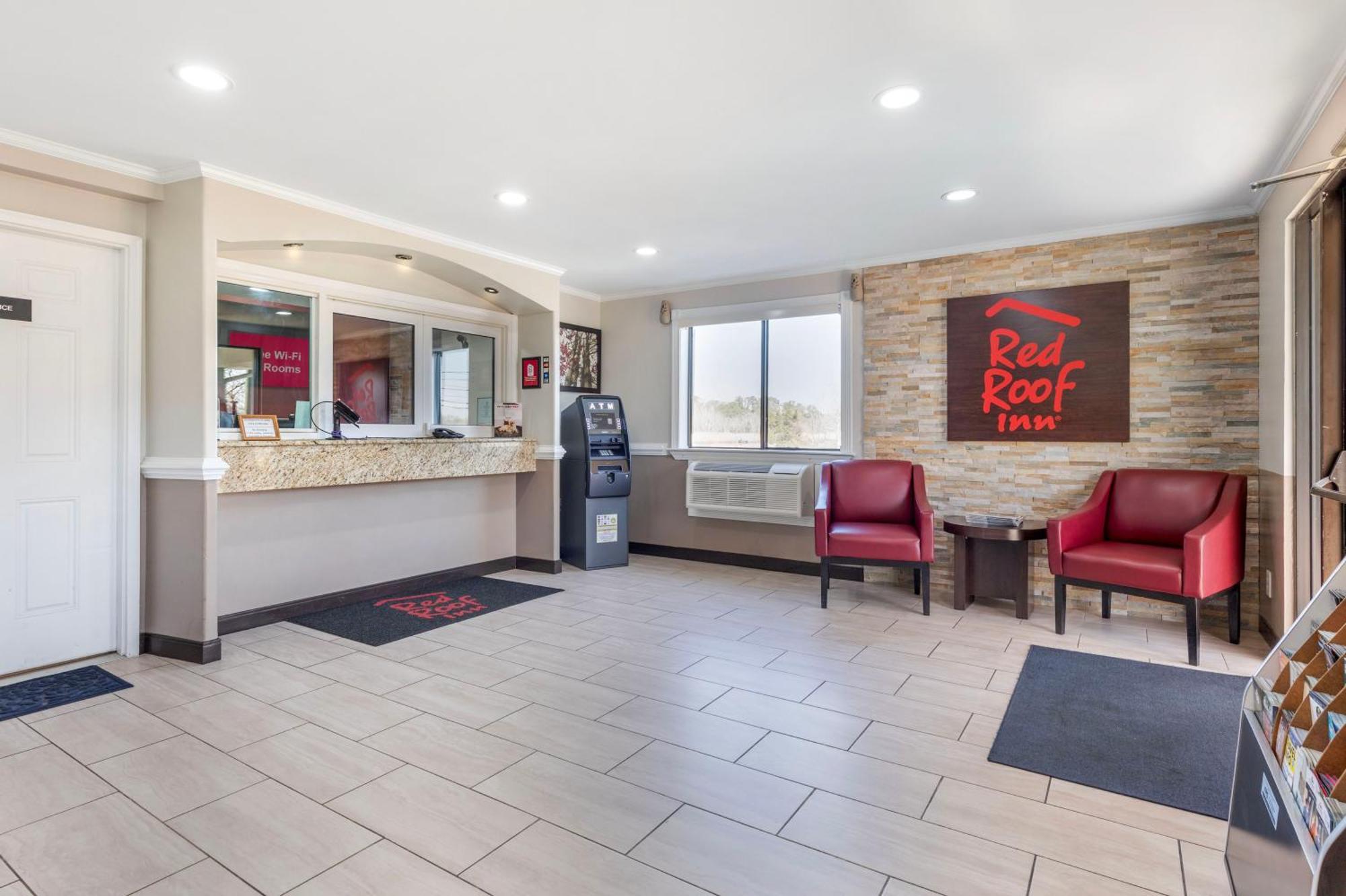 Red Roof Inn Suffolk Exterior photo